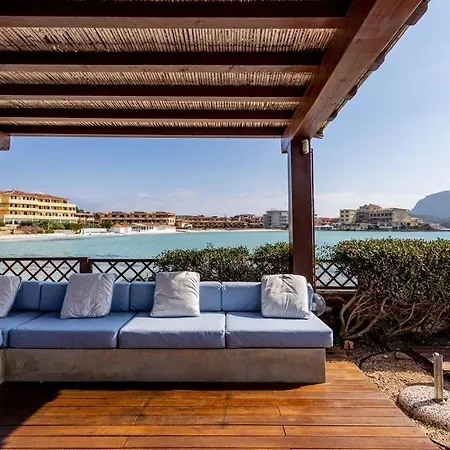 Pied Dans L'eau Apartment Golfo Aranci